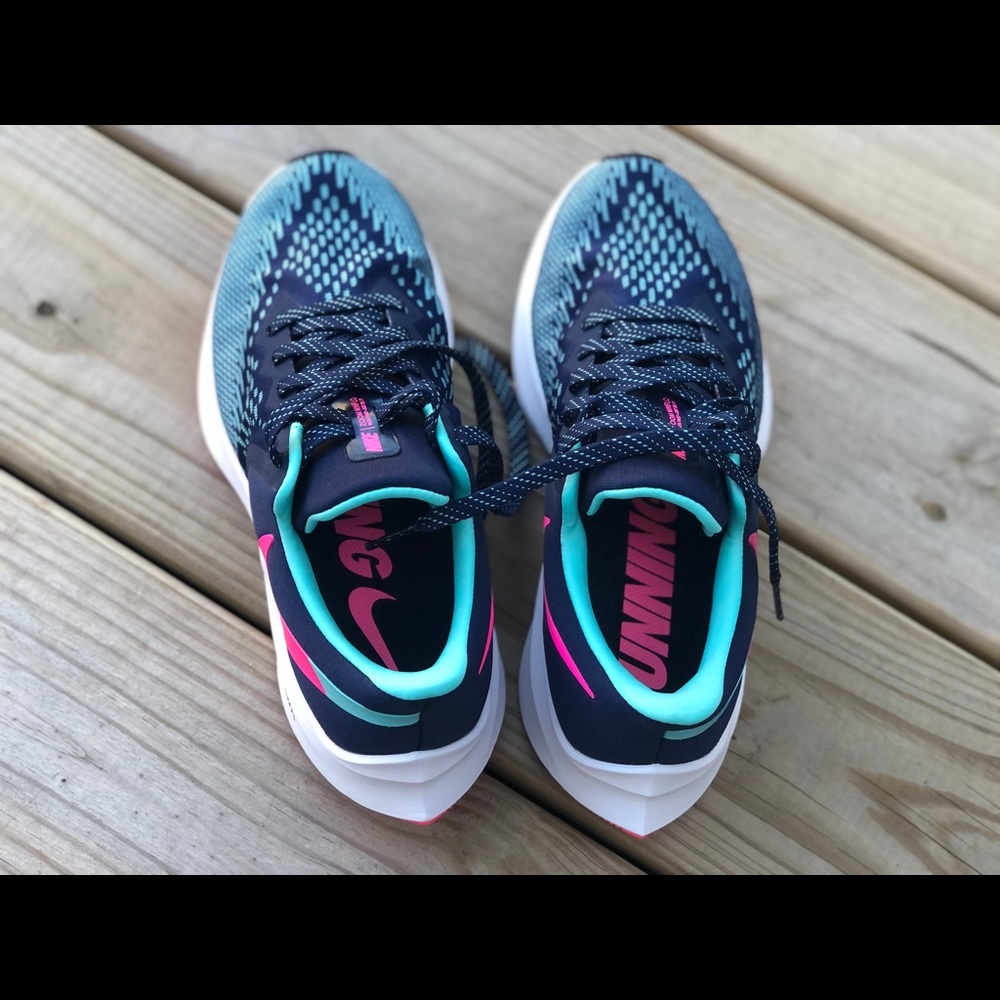 NEW Nike women ZOOM winflo running shoes